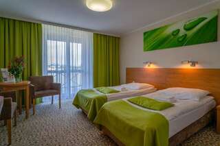Отель Hotel ***NAT Sarbinowo Сарбиново Стандартный номер с 2 односпальными кроватями и диваном-4